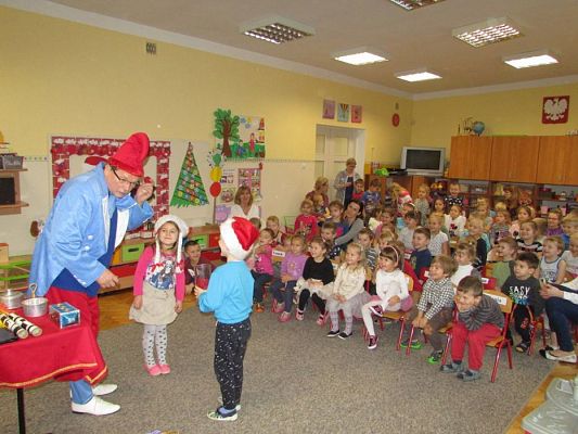 Grafika #44: 05.12.2017 "Zaczarowany Mikołaj" - występ iluzjonisty