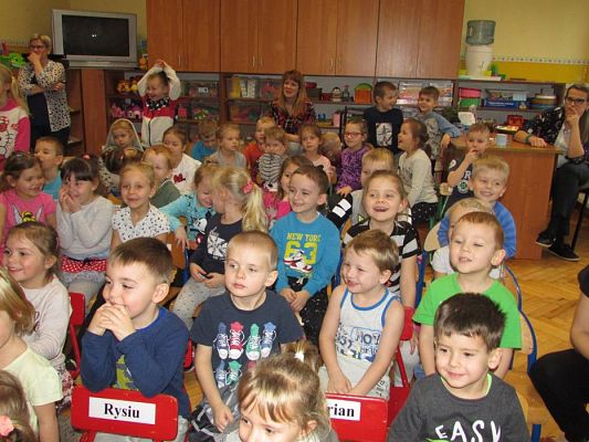 Grafika #75: 05.12.2017 "Zaczarowany Mikołaj" - występ iluzjonisty