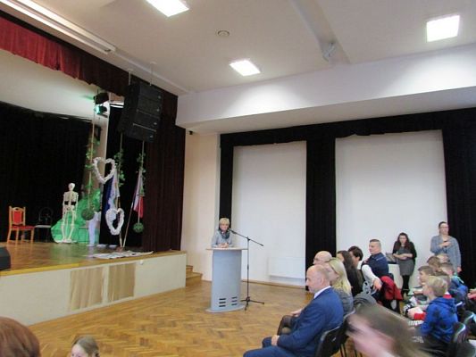 Grafika #0: 20.11.2017 Przedstawienie pt."Chociaż różni to tacy sami"