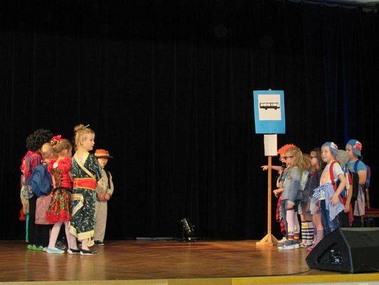 Grafika #3: 20.11.2017 Przedstawienie pt."Chociaż różni to tacy sami"