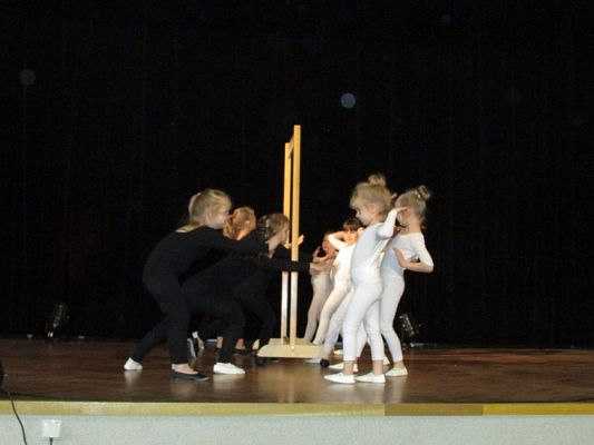 Grafika #19: 20.11.2017 Przedstawienie pt."Chociaż różni to tacy sami"