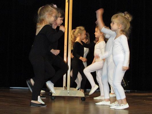 Grafika #20: 20.11.2017 Przedstawienie pt."Chociaż różni to tacy sami"