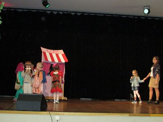 Grafika #24: 20.11.2017 Przedstawienie pt."Chociaż różni to tacy sami"