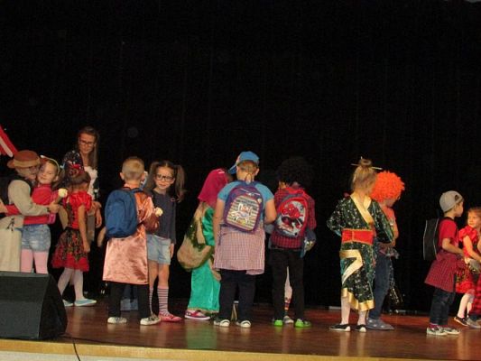 Grafika #28: 20.11.2017 Przedstawienie pt."Chociaż różni to tacy sami"