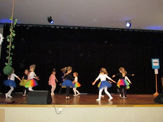 Grafika #37: 20.11.2017 Przedstawienie pt."Chociaż różni to tacy sami"