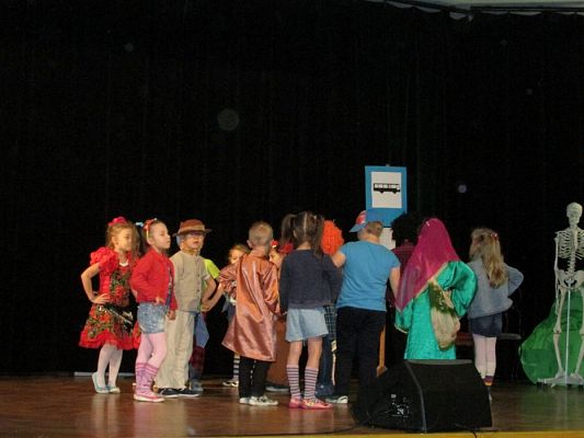 Grafika #41: 20.11.2017 Przedstawienie pt."Chociaż różni to tacy sami"