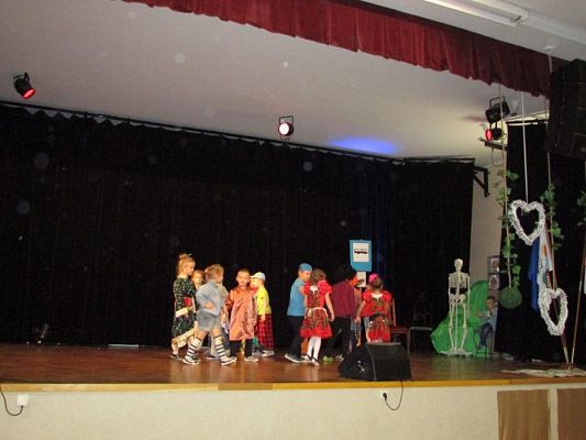 Grafika #42: 20.11.2017 Przedstawienie pt."Chociaż różni to tacy sami"