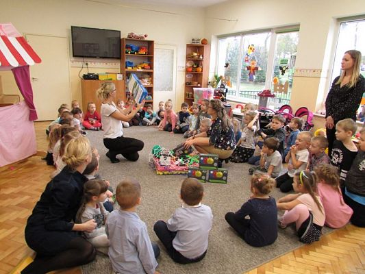 Grafika #52: 20.11.2017 Przedstawienie pt."Chociaż różni to tacy sami"