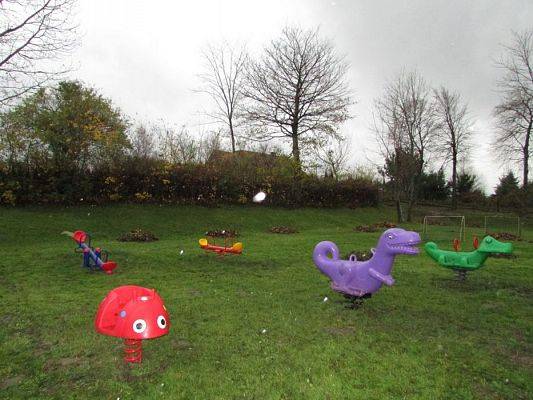 Grafika #22: 14.11.2017 Nowy sprzęt na naszym placu zabaw