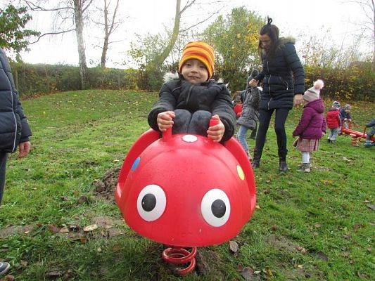 Grafika #3: 14.11.2017 Nowy sprzęt na naszym placu zabaw