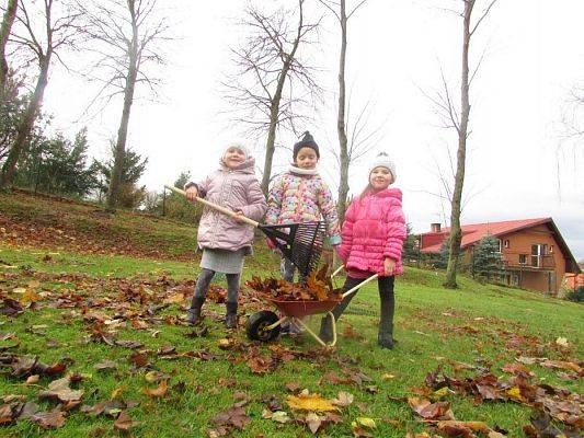 Grafika #13: 14.11.2017 Nowy sprzęt na naszym placu zabaw