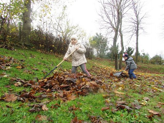 Grafika #14: 14.11.2017 Nowy sprzęt na naszym placu zabaw