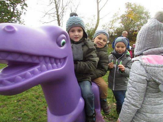 Grafika #16: 14.11.2017 Nowy sprzęt na naszym placu zabaw