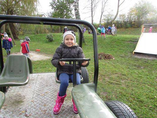 Grafika #18: 14.11.2017 Nowy sprzęt na naszym placu zabaw