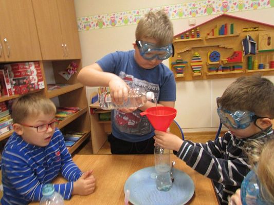 Grafika #0: 02.11.2017 Zajęcia eksperymentalne w gr. III - Wulkan