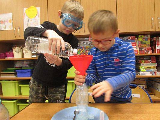 Grafika #1: 02.11.2017 Zajęcia eksperymentalne w gr. III - Wulkan