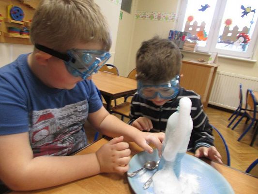 Grafika #6: 02.11.2017 Zajęcia eksperymentalne w gr. III - Wulkan