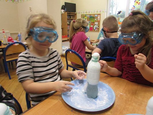 Grafika #7: 02.11.2017 Zajęcia eksperymentalne w gr. III - Wulkan