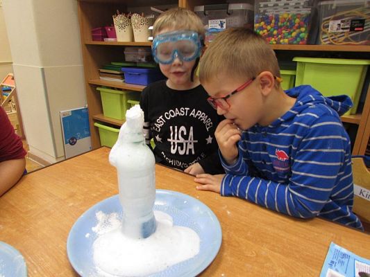 Grafika #8: 02.11.2017 Zajęcia eksperymentalne w gr. III - Wulkan