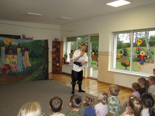 Grafika #2: 25.10.2017 Przedstawienie teatralne pt. "Magia słów"