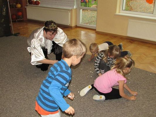 Grafika #25: 25.10.2017 Przedstawienie teatralne pt. "Magia słów"