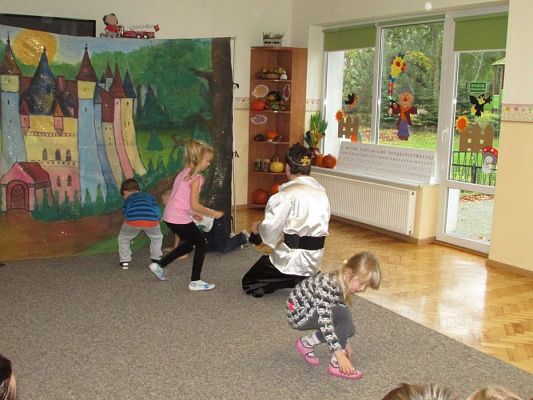 Grafika #28: 25.10.2017 Przedstawienie teatralne pt. "Magia słów"