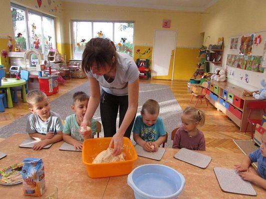 Grafika #15: Zajęcia plastyczne w gr.I - jeże z masy solnej