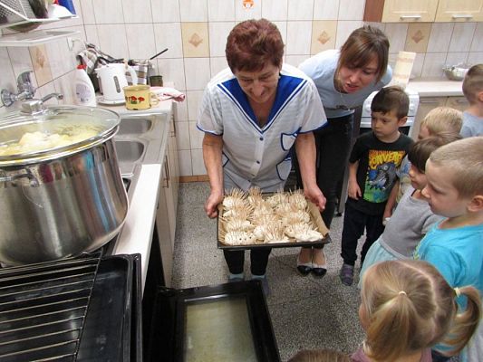 Grafika #35: Zajęcia plastyczne w gr.I - jeże z masy solnej