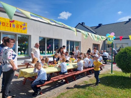 Grafika #18: 22.06.2022 Uroczyste pożegnanie absolwentów naszego przedszkola cz.II