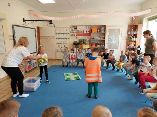 Grafika #1: 15.06.2022 Spotkanie z Instruktorem nauki Jazdy Panią Adą Bugajską