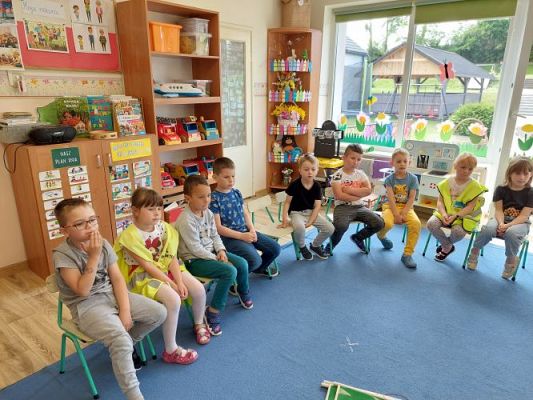 Grafika #2: 15.06.2022 Spotkanie z Instruktorem nauki Jazdy Panią Adą Bugajską