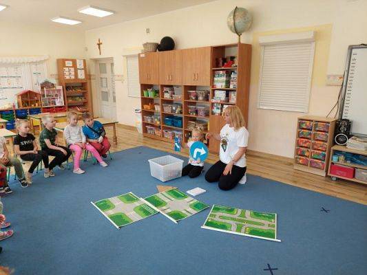 Grafika #8: 15.06.2022 Spotkanie z Instruktorem nauki Jazdy Panią Adą Bugajską