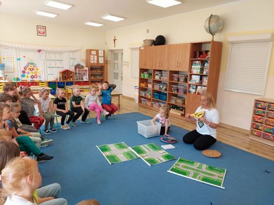 Grafika #12: 15.06.2022 Spotkanie z Instruktorem nauki Jazdy Panią Adą Bugajską