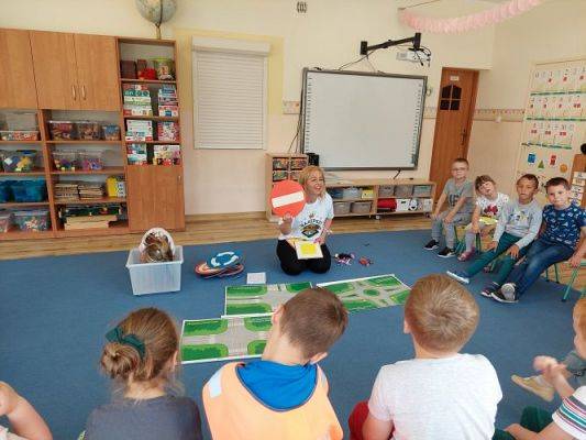 Grafika #17: 15.06.2022 Spotkanie z Instruktorem nauki Jazdy Panią Adą Bugajską