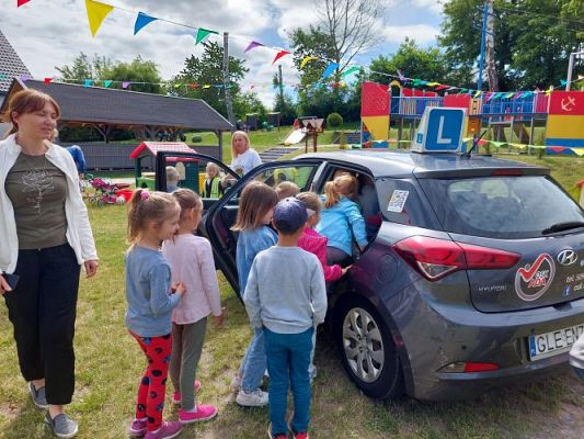 Grafika #25: 15.06.2022 Spotkanie z Instruktorem nauki Jazdy Panią Adą Bugajską