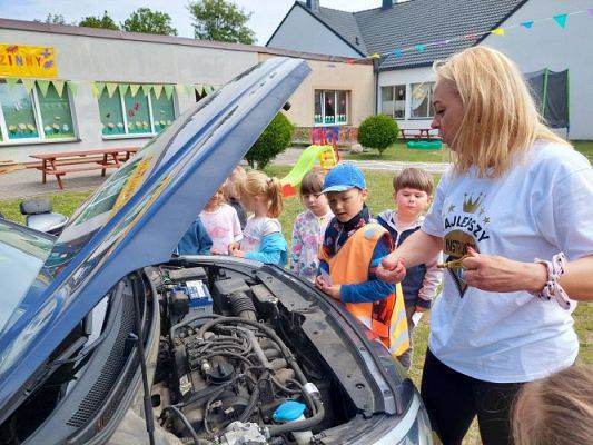 Grafika #34: 15.06.2022 Spotkanie z Instruktorem nauki Jazdy Panią Adą Bugajską
