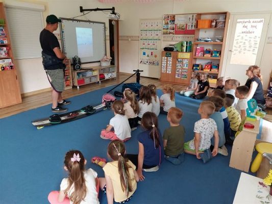 Grafika #1: 10.06.2022 Spotkanie z Panem Maciejem Pawelczykiem - Kitesurfingowcem