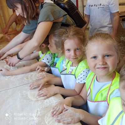 Grafika #35: 09.06.2022 - Z wizytą w piekarni "Piecuch" w Wicku - gr III