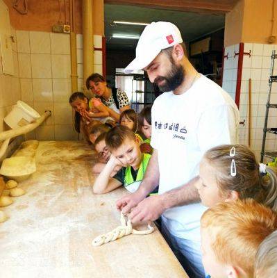 Grafika #53: 09.06.2022 - Z wizytą w piekarni "Piecuch" w Wicku - gr III