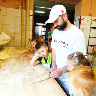 Grafika #54: 09.06.2022 - Z wizytą w piekarni "Piecuch" w Wicku - gr III