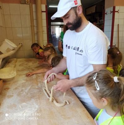 Grafika #57: 09.06.2022 - Z wizytą w piekarni "Piecuch" w Wicku - gr III