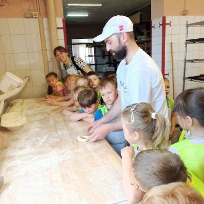 Grafika #59: 09.06.2022 - Z wizytą w piekarni "Piecuch" w Wicku - gr III