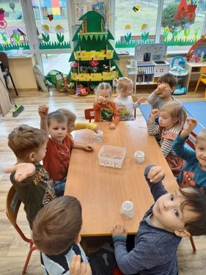 Grafika #3: 16.03.2022 W wiosennym ogródeczku gr1