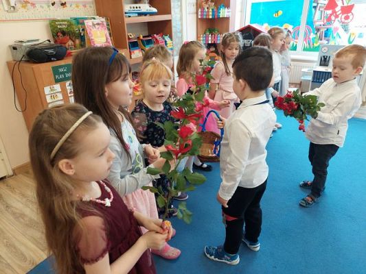 Grafika #2: 8 marca - Dzień Kobiet cz.I