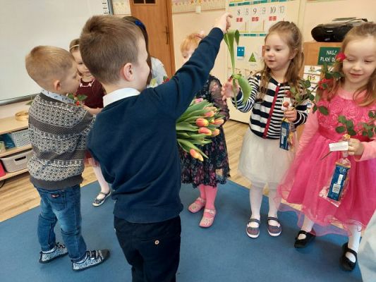 Grafika #6: 8 marca - Dzień Kobiet cz.I