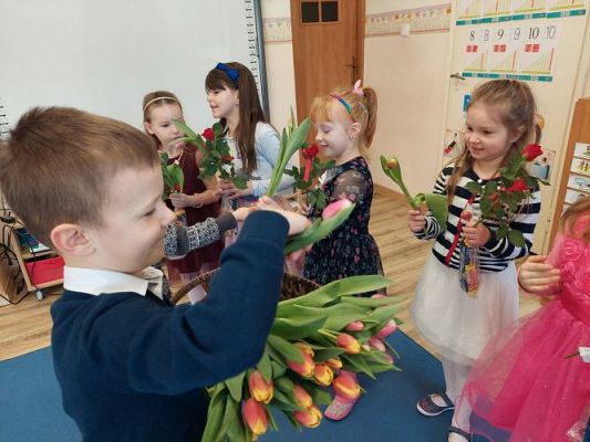 Grafika #7: 8 marca - Dzień Kobiet cz.I