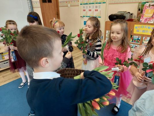 Grafika #8: 8 marca - Dzień Kobiet cz.I