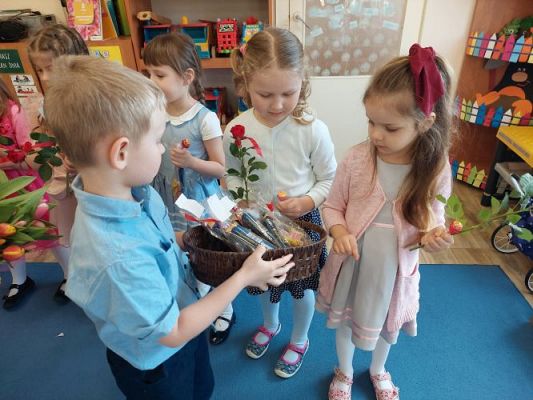 Grafika #9: 8 marca - Dzień Kobiet cz.I