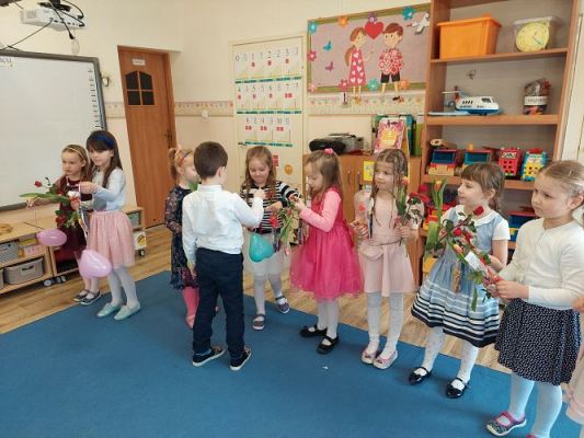 Grafika #16: 8 marca - Dzień Kobiet cz.I