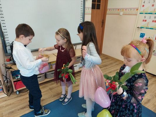 Grafika #17: 8 marca - Dzień Kobiet cz.I